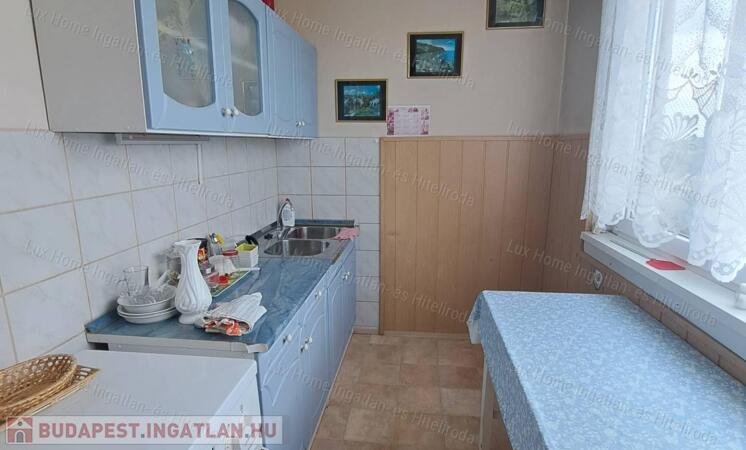 Oroszlányban, a tóparton eladó 62nm-es 3 szobás, hallos, erkélyes lakás!                                 