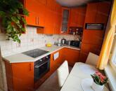 Eladó 3 szobás lakás Komárom központjában berendezéssel, klímával!