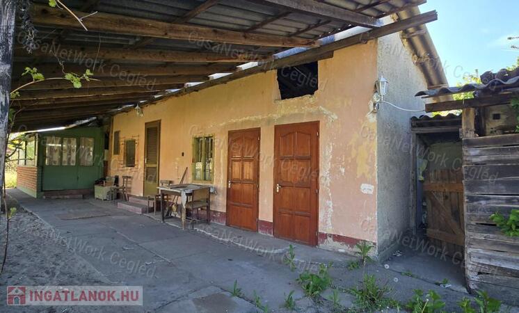 Eladó zártkerti ingatlan Cegléden – Öregszőlőben!