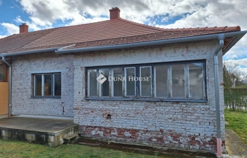 Eladó családi ház