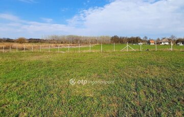 Eladó telek/földterület