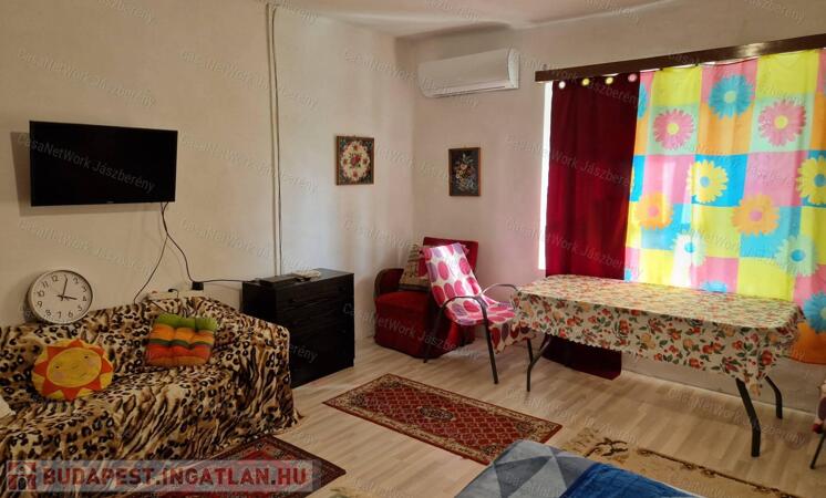 Jászkíséren 352 nm-es telken, 56 nm-es, 2 szobás családi ház eladó                                 