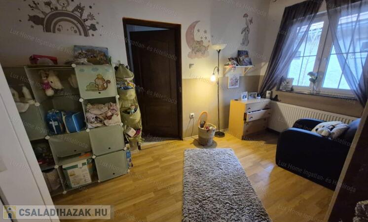 Nagysápon 4,5 szobás családi ház, garázzsal, pincével!                                 