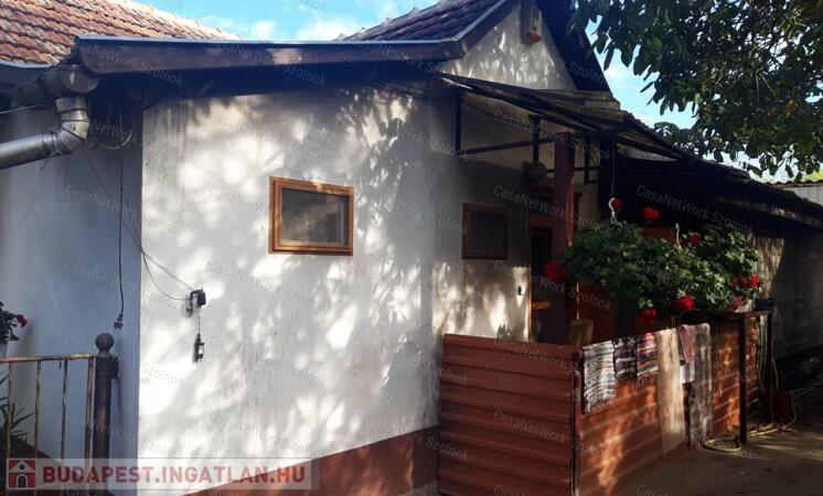 Eladó húskészítmények előállítására alkalmas tanya Abonyban                                 