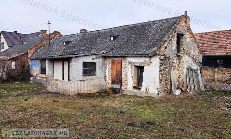 Eladó felújítandó CSALÁDI  HÁZ NEMESGULÁCS!                                 