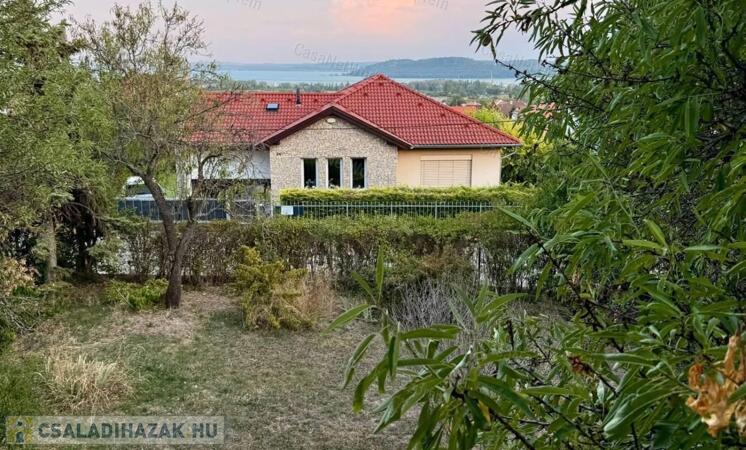 BALATONFÜREDI PANORÁMÁS CSALÁDI HÁZ                                 
