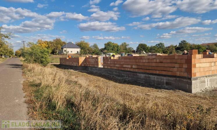 Új építésű társasházi lakások Újszászon!                                 