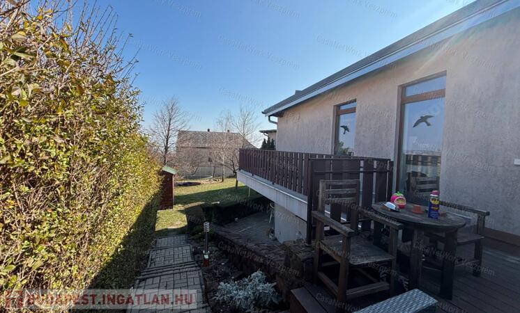 BALATONALMÁDI LAKÁS                                 