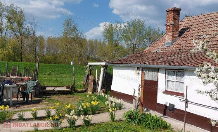 Tószeg központi részén egy 37m2-es családi ház eladó!