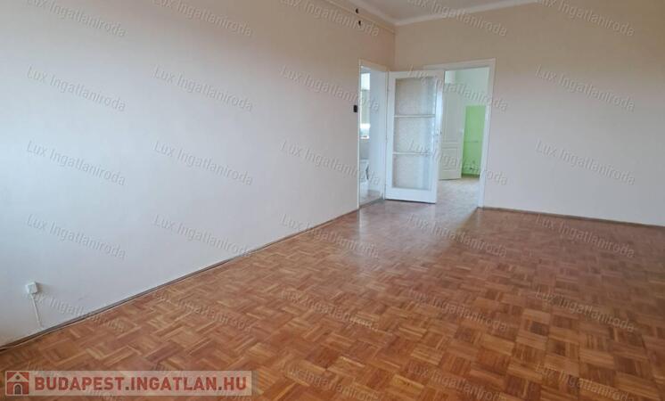 Oroszlányon kiadó 4.emeleti, 2 szobás, erkélyes, távfűtéses lakás!                                 