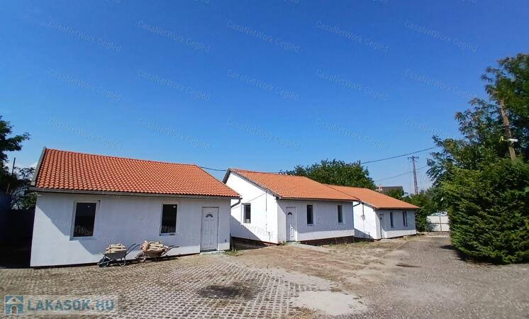 ELADÓ 11 SORHÁZI LAKÁS TÁPIÓSZELÉN!                                 