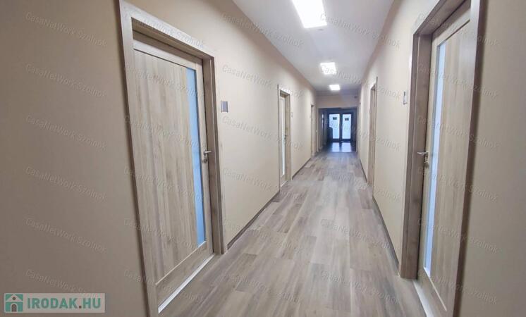 Szolnok belvárosában, jól megközelíthető helyen irodák kiadók!                                 