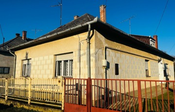 Eladó családi ház