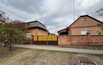 Eladó családi ház