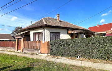 Eladó családi ház