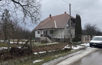 Eladó családi ház