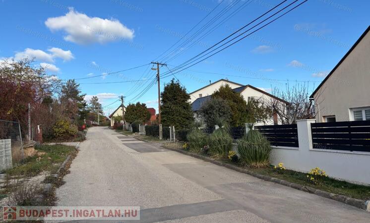 BALATONALMÁDI ÉPÍTÉSI TELEK                                 