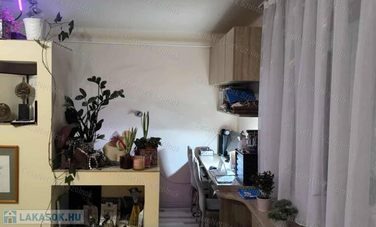 Eladó lakás csendes központi helyen Martfűn                                 