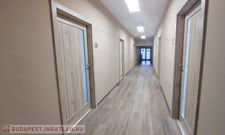 Szolnok belvárosában, jól megközelíthető helyen irodák kiadók!                                 