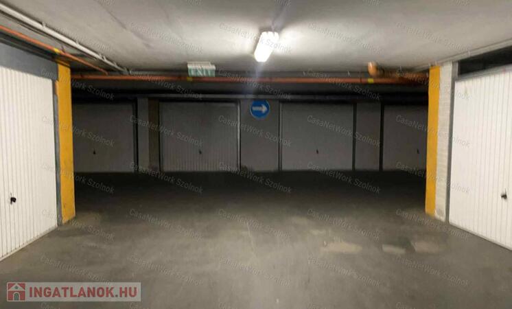 Szolnokon a Tófenék úton garázs kiadó!