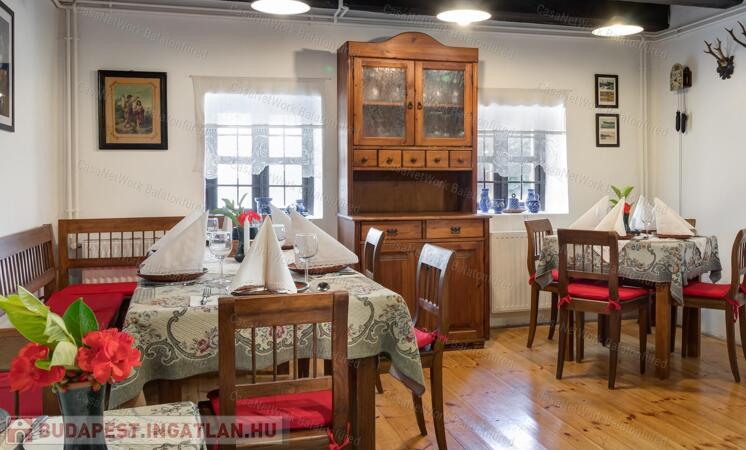 Műemlék épület a Tihanyi Apátságtól 135 méterre                                 