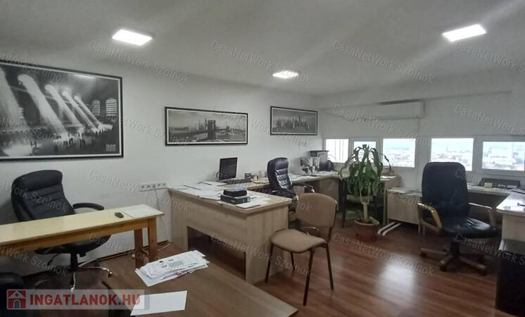 Szolnok tetején kiadó egy 54 nm-es, 2 db irodahelyiség