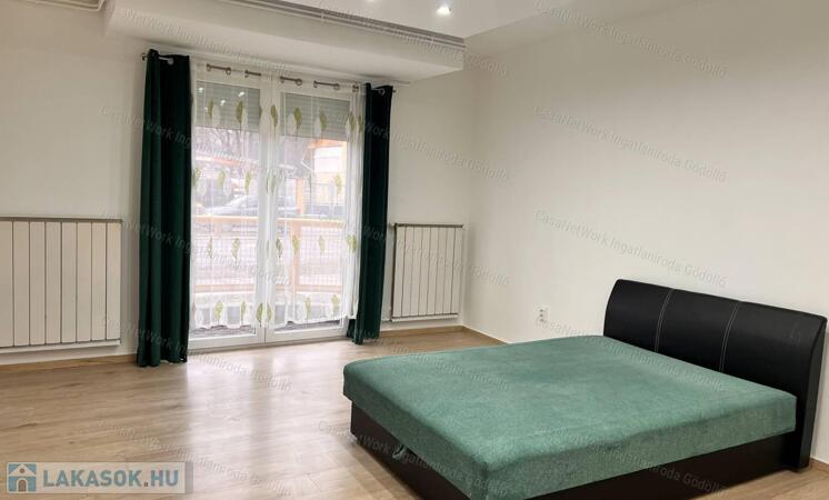 Belvárosi lakás, felszíni parkolóval                                 