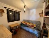 Eladó részpanorámás zártkert faházzal a sólyi szőlőhegyen!