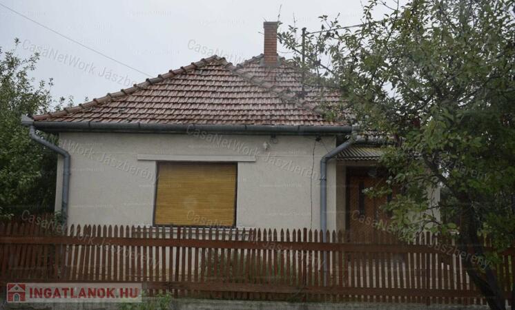Visznek községben 72 nm-es, felújítás alatt álló családi ház eladó!