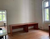 Szolnokon a József A. úton 36 m2-es  irodahelyiség kiaó