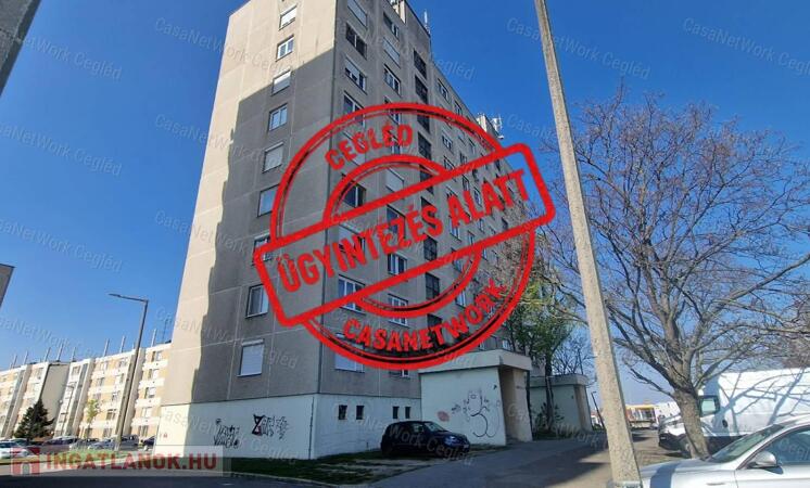 Jó elosztású, 2. emeleti klímás panellakás eladó Cegléden