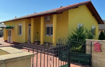 Eladó családi ház