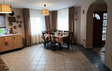 Eladó családi ház