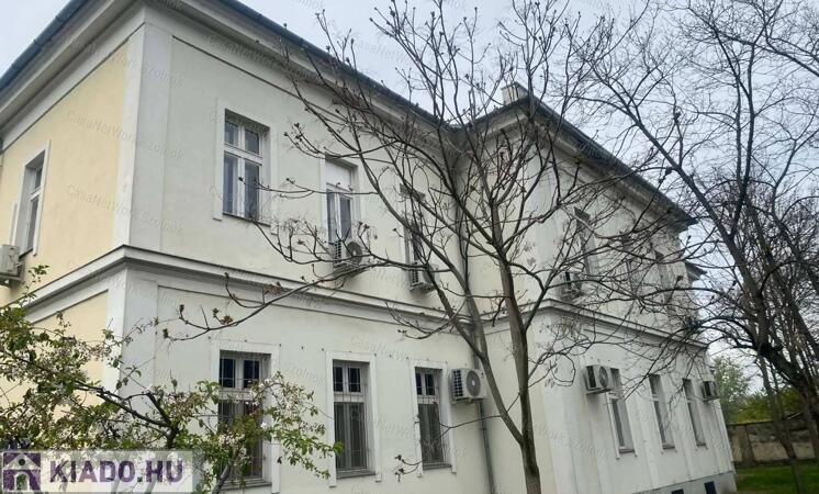 Szolnokon a József A. úton 36 m2-es, 2. emeleti irodahelyiség kiadó                                 