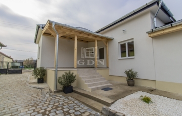 Eladó családi ház