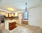 Eladó családi ház Üröm 229 000 000 Ft