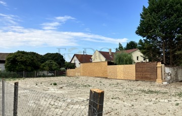 Eladó telek/földterület