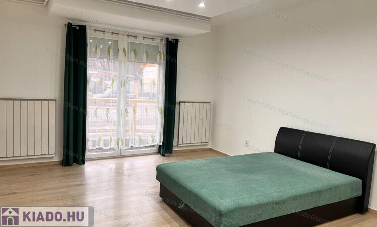 Belvárosi lakás, felszíni parkolóval                                 