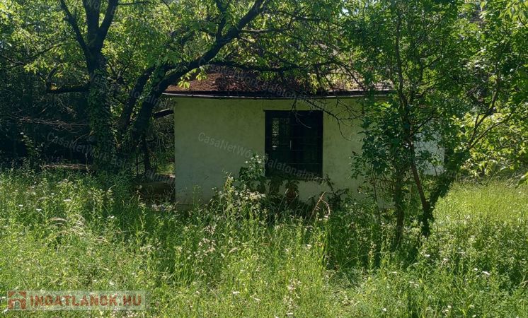 Balatonakarattyai 1446 m2 telek eladó