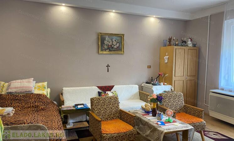 Szolnokon a belvárosban 1 szobás lakás eladó!!                                 