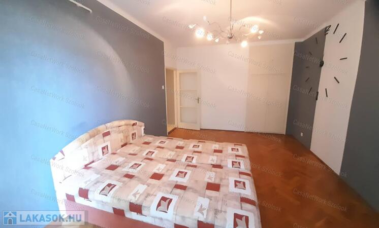Szolnokon helyes kis lakás eladó!                                 