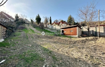 Eladó telek/földterület
