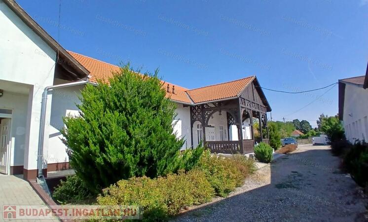 ELADÓ 11 SORHÁZI LAKÁS TÁPIÓSZELÉN!                                 