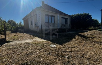 Eladó családi ház