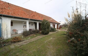 Eladó családi ház