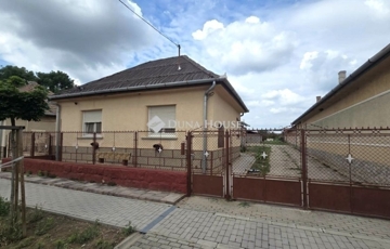 Eladó családi ház