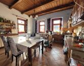 Ikladon korszerűsített, mégis a parasztházak báját őrző hosszú ház!