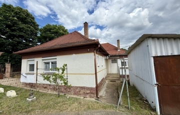 Eladó családi ház