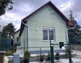 Eladó 3 szobás családi ház dupla garázzsal Sződliget központjában