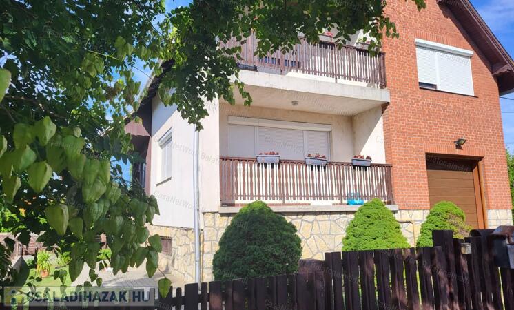 Balatonfüredi 3 szintes családi ház eladó                                 